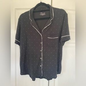 🌸 3 for $12 Victoria’s Secret Pajama Top Size M